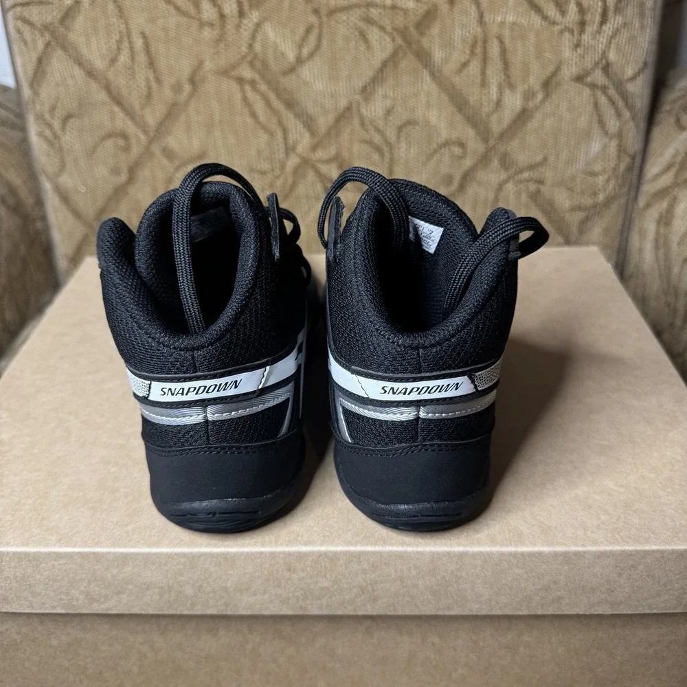 ASICS Snapdown 4 GS Black White 1084A014-001 Boys Size 4 Youth Wrestling Shoes